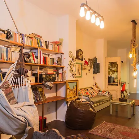 Livia Apartment *